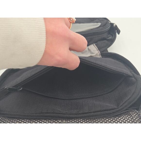 Nike Toiletry Travel Bag Black Grooming Kit Swoosh - Picture 7 of 8